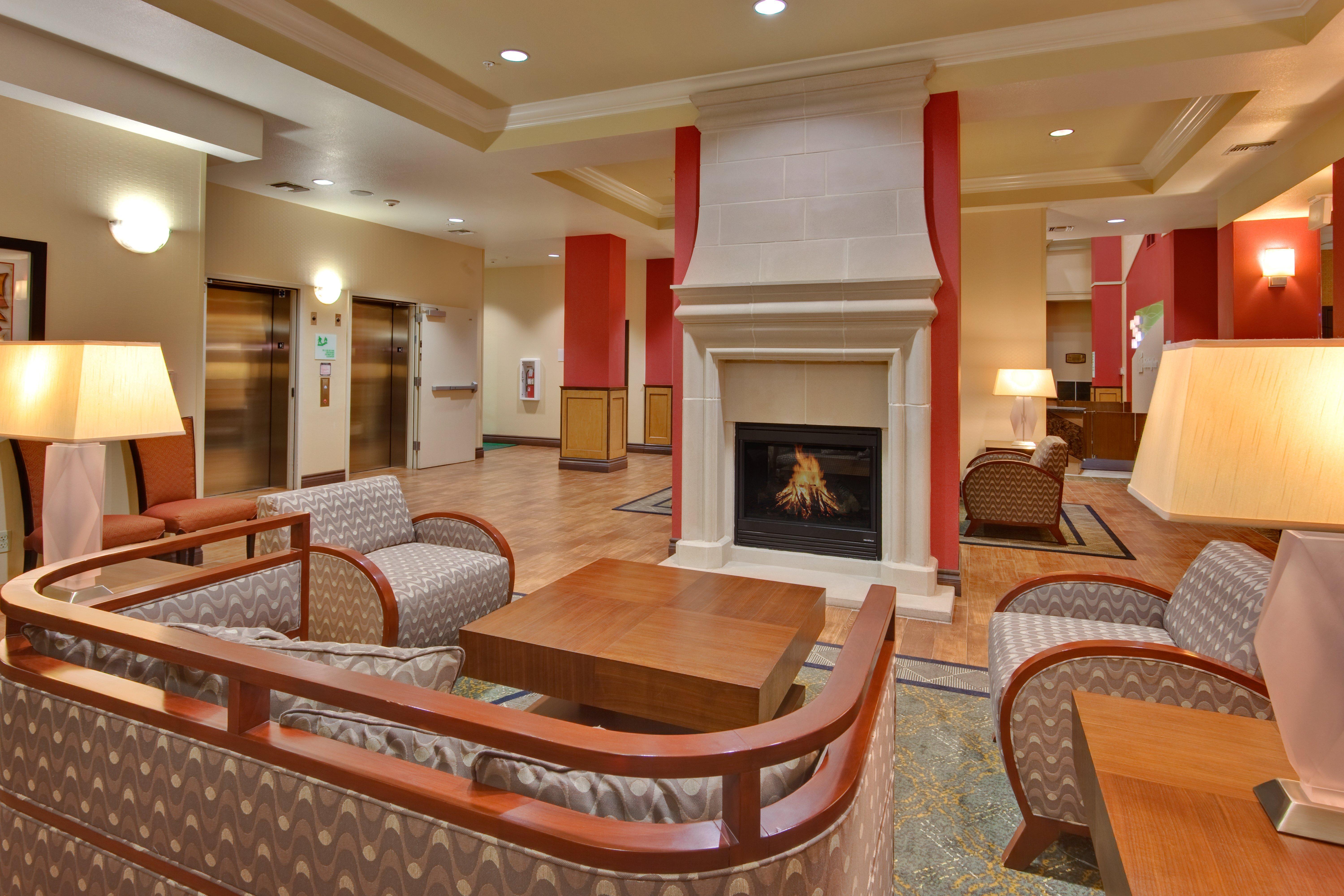 Holiday Inn & Suites Bakersfield, An Ihg Hotel Интерьер фото
